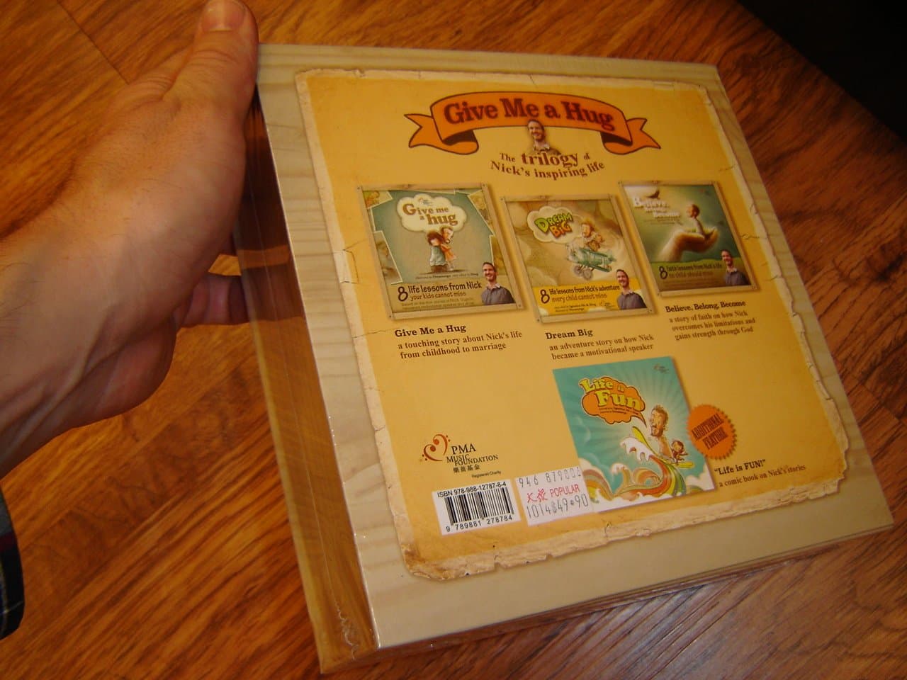 Nick Vujicic Books / The Trilogy of Nick's Inspiring Life in Wooden Collector's Box / Give me a hug / Dream Big / Believe, Belong, Become / Bonus: Life is Fun